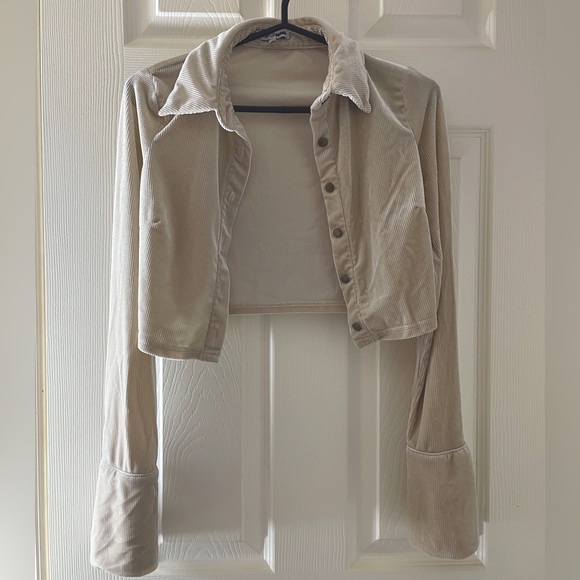 Beige button up cropped blouse size XS - Picture 2 of 2